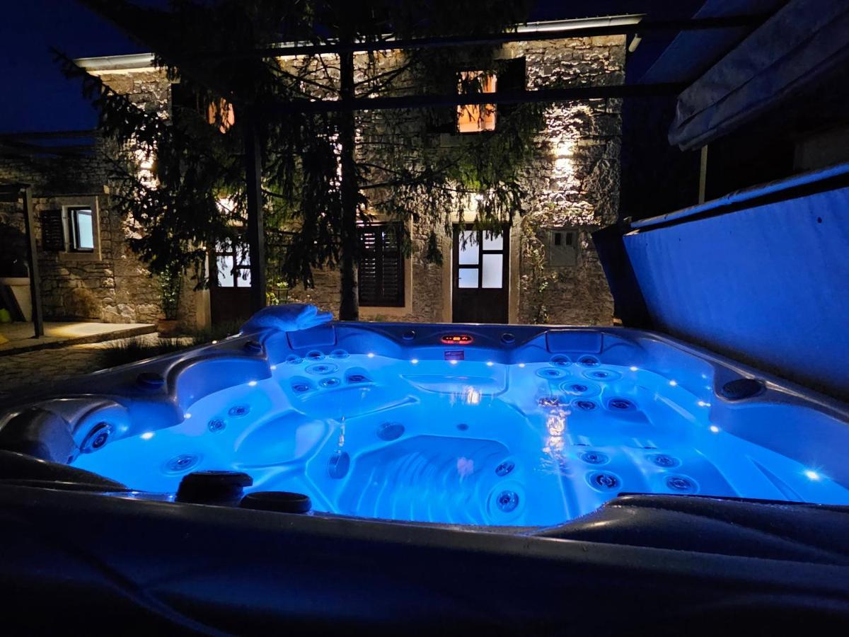 Stonehouse Ana With Jacuzzi Rovinj-Krmed Villa Exterior photo